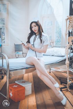 女子喂乌龟火龙果第2天获炫彩神龟