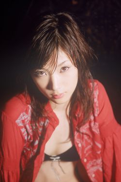女子花18.7元买了2颗荔枝尝鲜